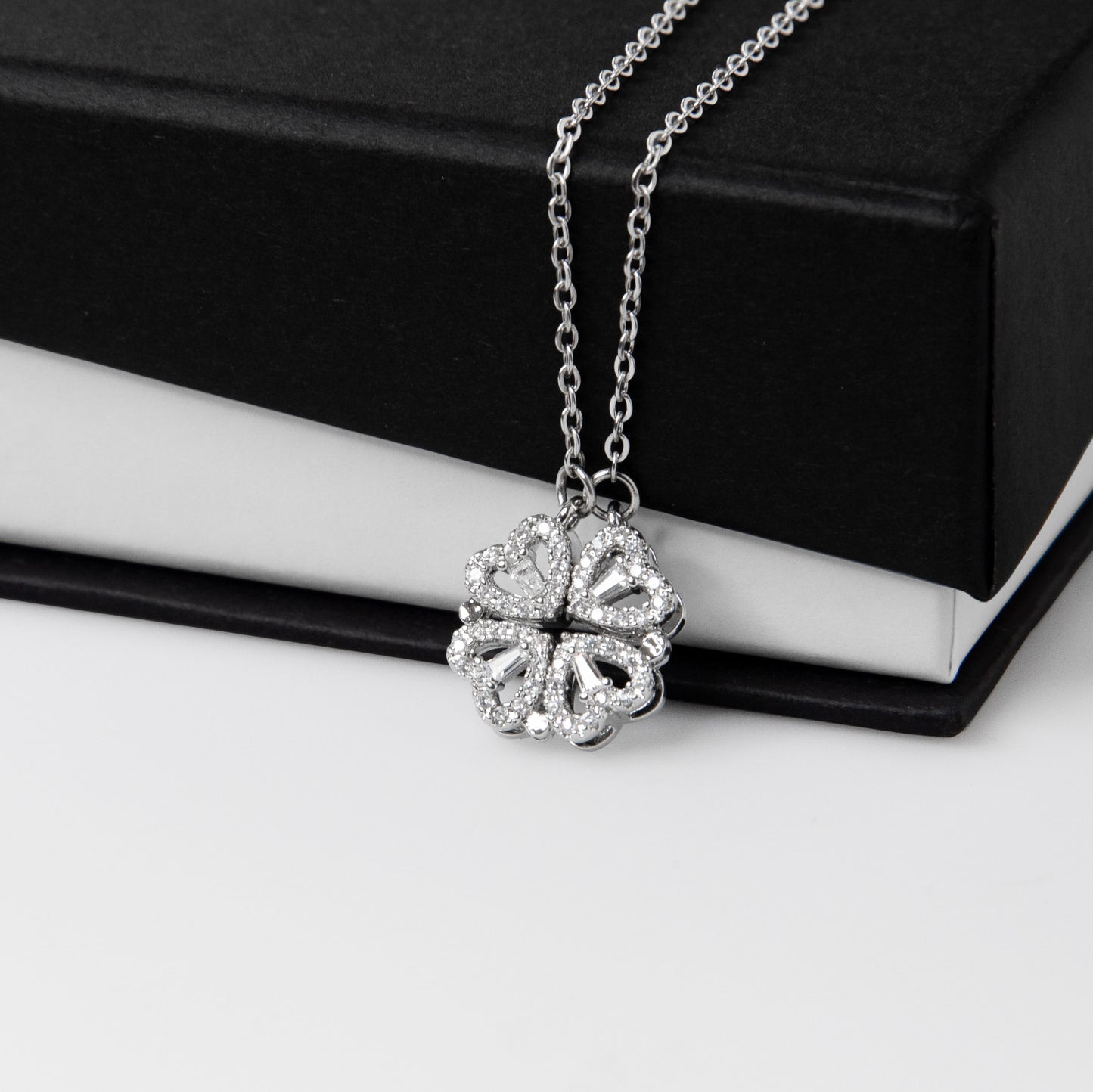 Non-Message Card Magnetic Hearts Necklace